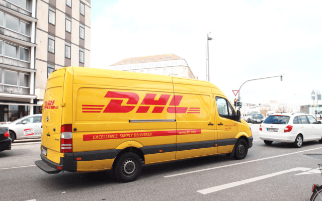 DHL Paket Zustellfahrzeug